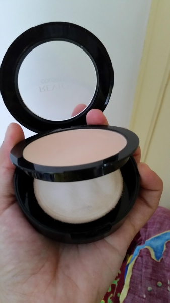 Revlon Color Stay Light Medium Pressed Powder Revlon Color Stay Light Medium Pressed Powder