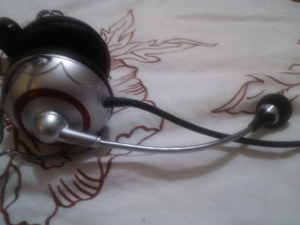 Solic SLR-306 MV Stereo Headphones Solic SLR-306 MV Stereo Headphones