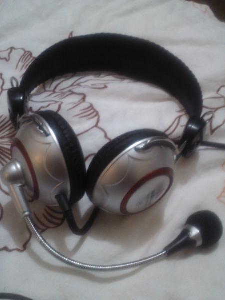 Solic SLR-306 MV Stereo Headphones Solic SLR-306 MV Stereo Headphones