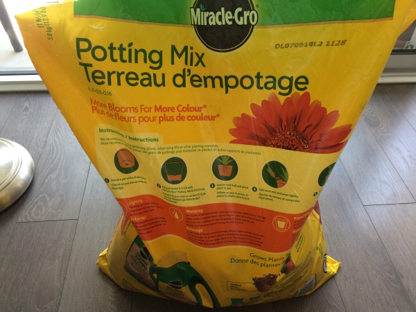 Miracle Grow Potting Mix 28.3L Miracle Grow Potting Mix 28.3L