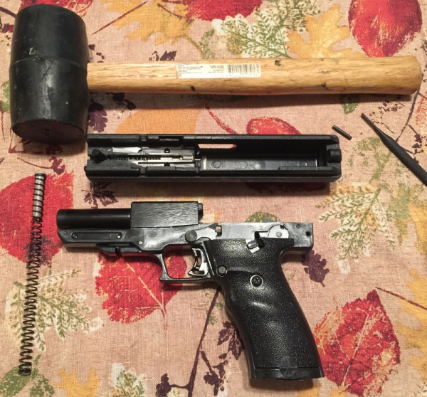 Hi-Point Model JCP 40 SW semiautomatic pistol Hi-Point Model JCP 40 SW semiautomatic pistol