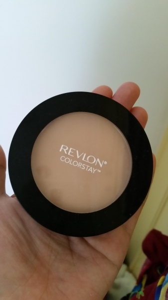 Revlon Color Stay Light Medium Pressed Powder Revlon Color Stay Light Medium Pressed Powder