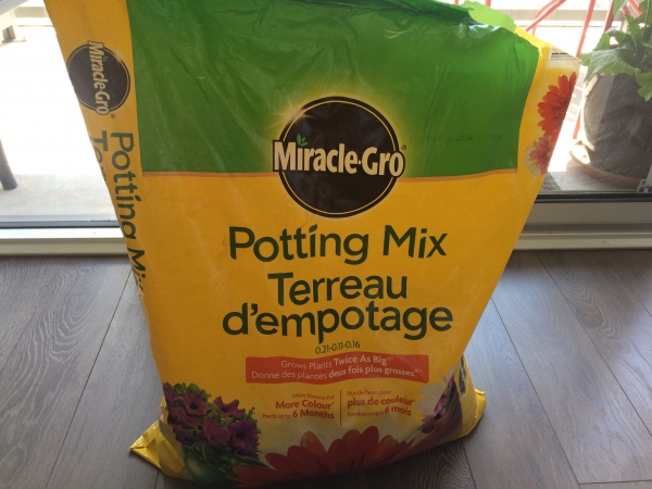 Miracle Grow Potting Mix 28.3L Miracle Grow Potting Mix 28.3L